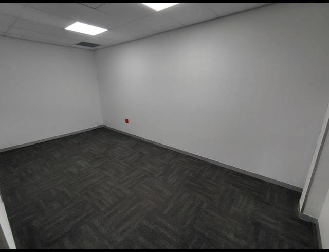 1,349M² OFFICE TO LET IN VORNA VALLEY